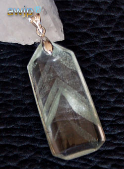 グリーンファントムピラミッド 緑金字塔幻影水晶のペンダントトップ pp-091-2